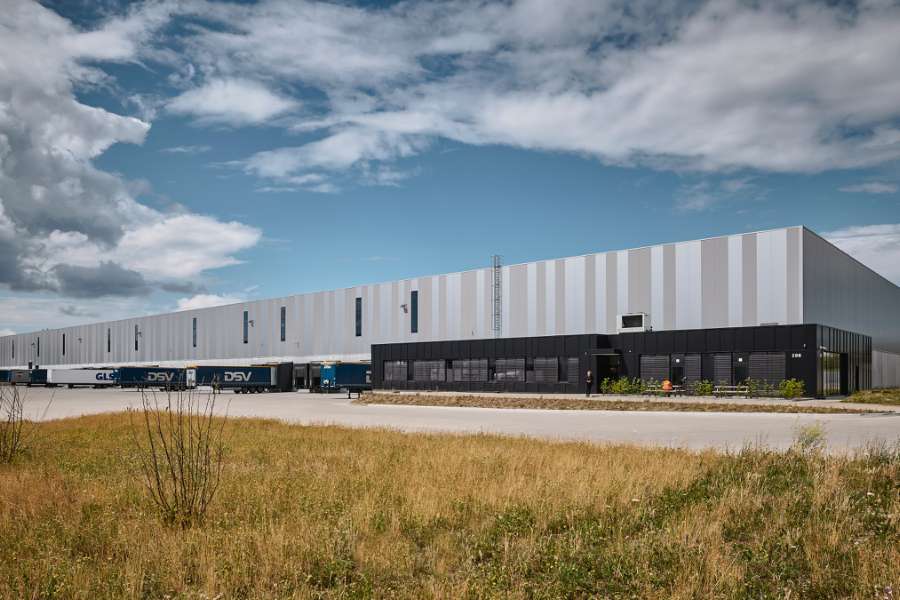 Environmentally friendly logistics building clad with façade cassettes, Hedelandsvej 28B, 2640 Hedehusene, Denmark